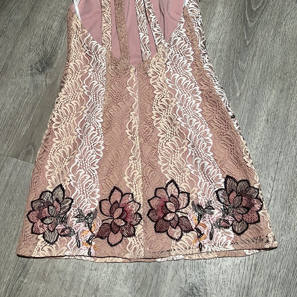 Foxiedox Georgina Lace Appliqué Sheath Dress - Picture 11 of 15